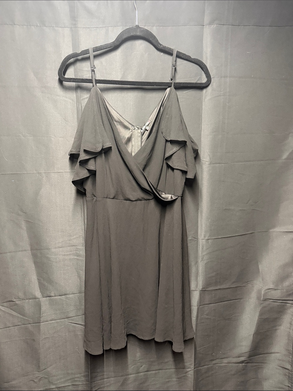 Charlotte Russe One-Shoulder Ruffle V-Neck Dress in Gray